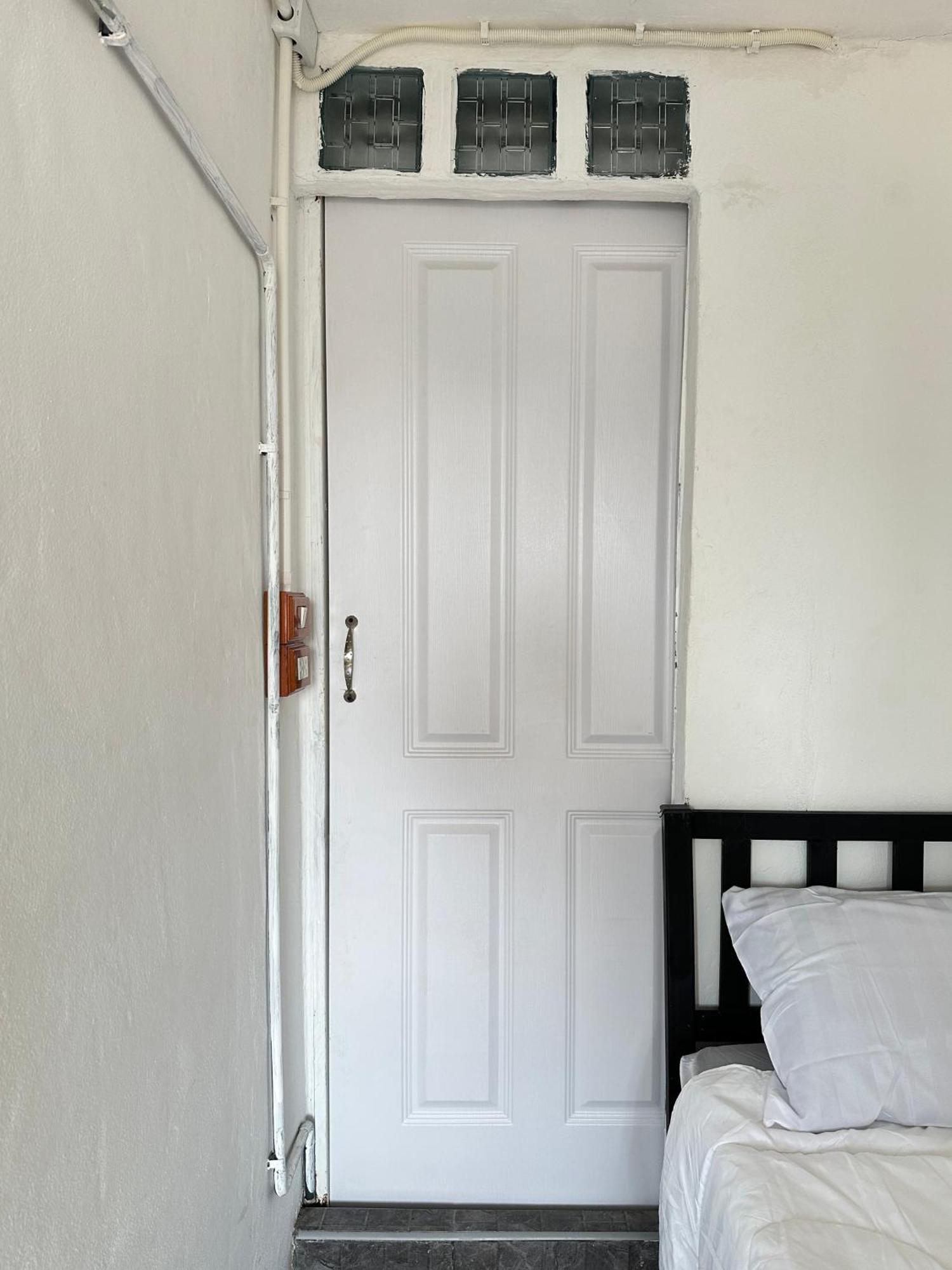 Chubby 9 Single Room Bangkok Ngoại thất bức ảnh