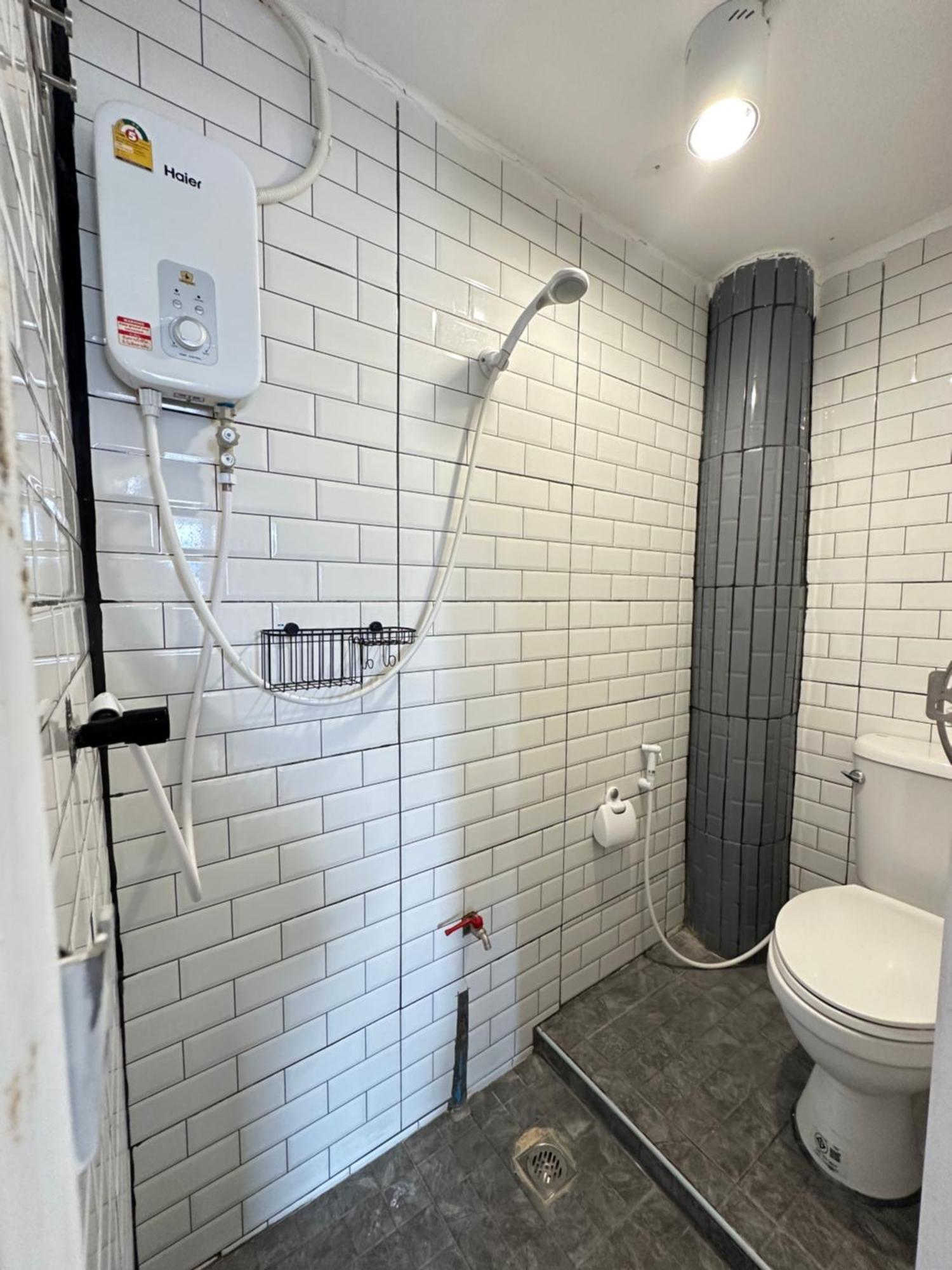 Chubby 9 Single Room Bangkok Ngoại thất bức ảnh