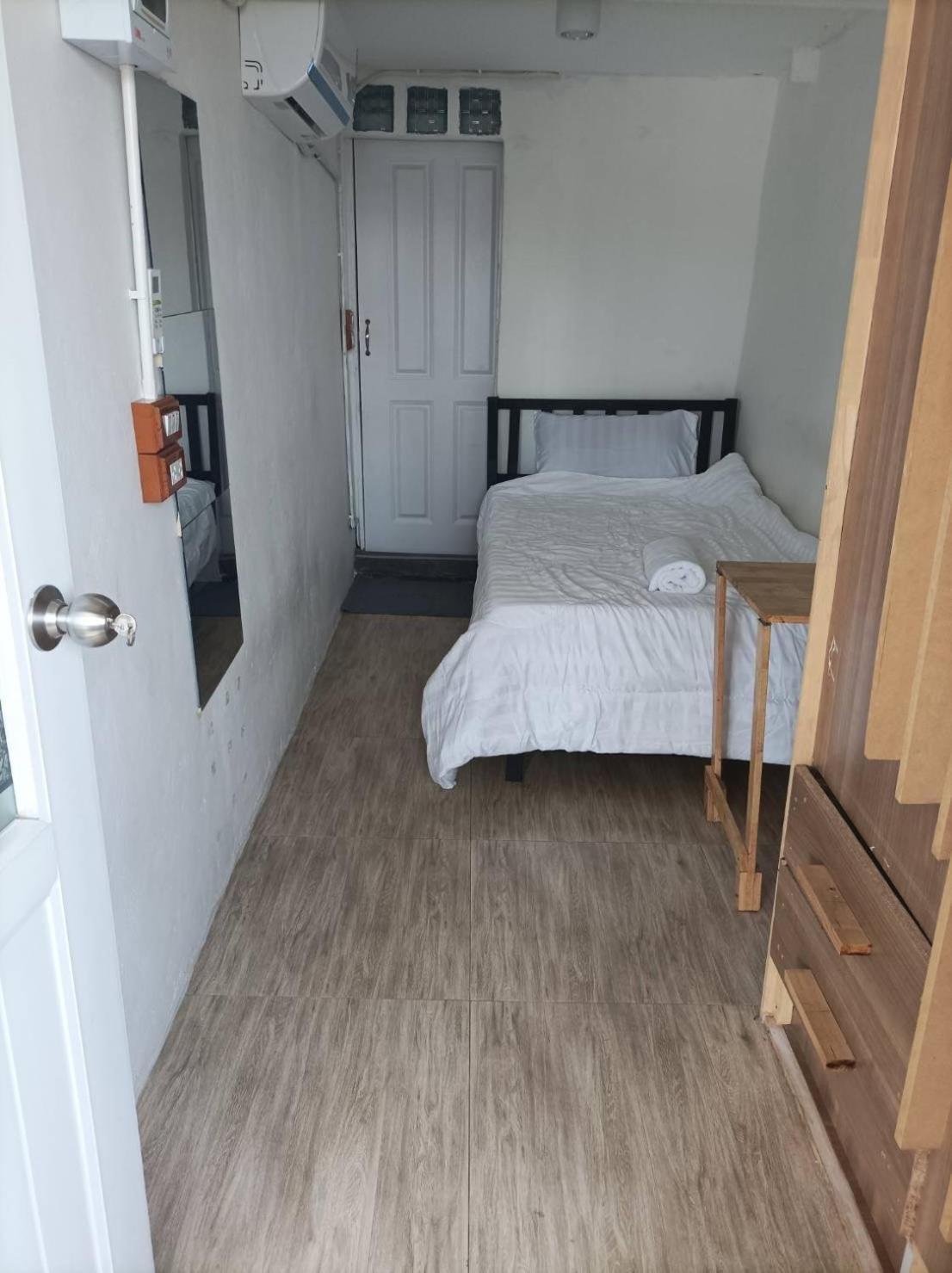 Chubby 9 Single Room Bangkok Ngoại thất bức ảnh