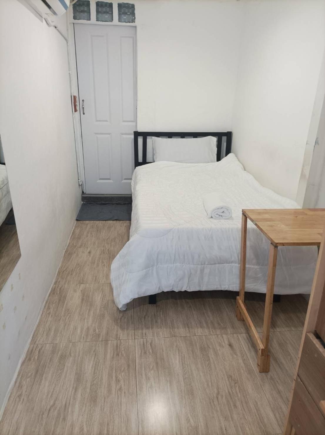 Chubby 9 Single Room Bangkok Ngoại thất bức ảnh